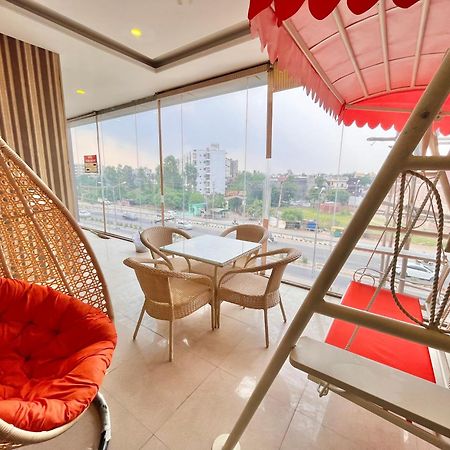 Hotel The Pearl Grand - Top Rated ! Most Awarded ! Parking ! Lift ! Luxury Rooms ! Best Selling Zirakpur Ngoại thất bức ảnh