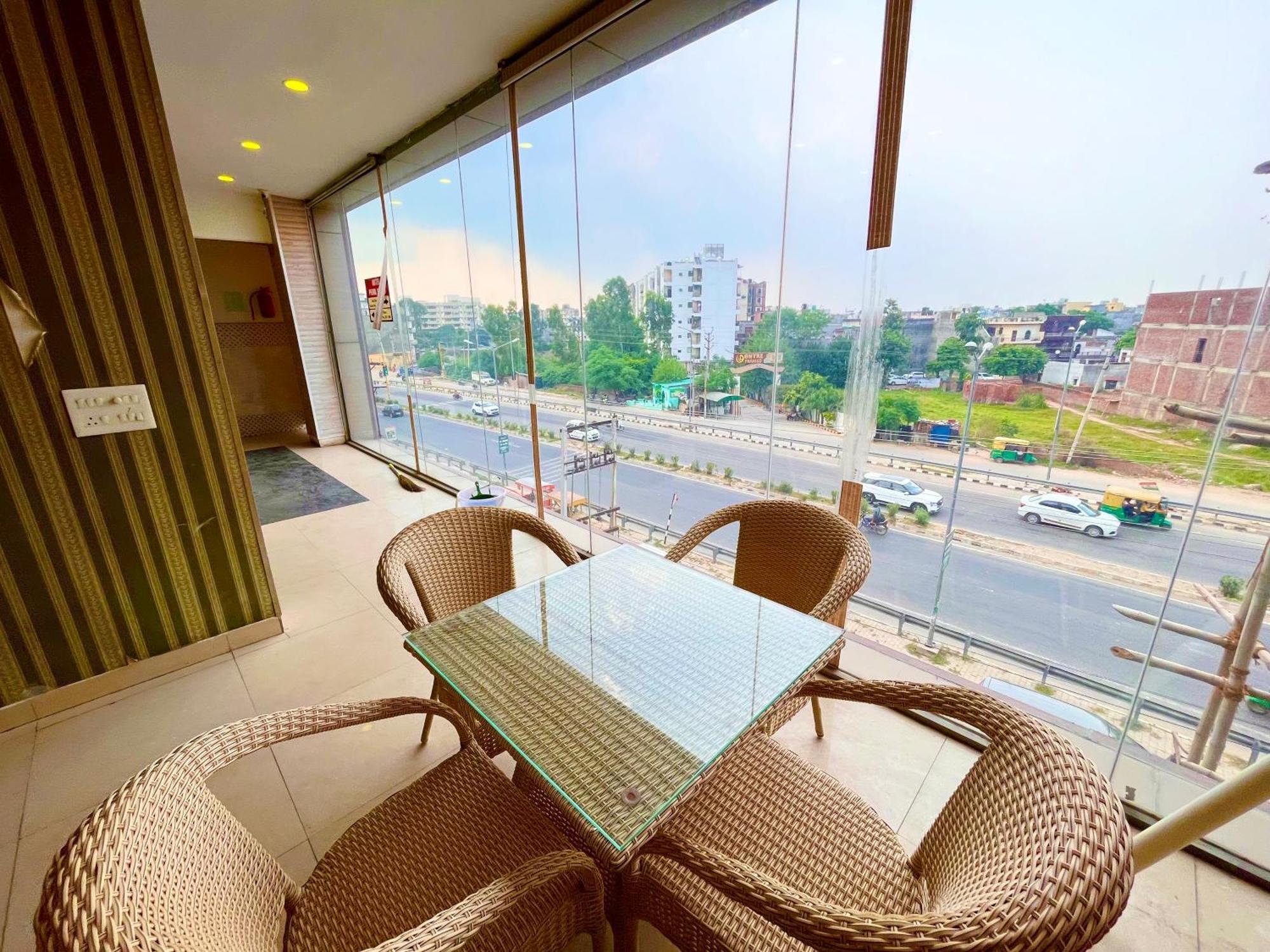 Hotel The Pearl Grand - Top Rated ! Most Awarded ! Parking ! Lift ! Luxury Rooms ! Best Selling Zirakpur Ngoại thất bức ảnh