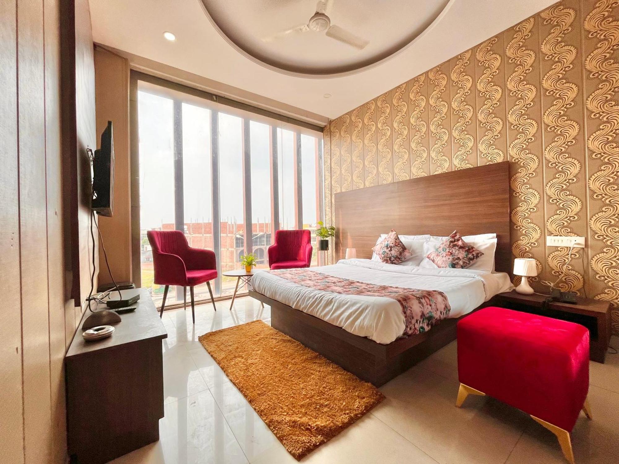 Hotel The Pearl Grand - Top Rated ! Most Awarded ! Parking ! Lift ! Luxury Rooms ! Best Selling Zirakpur Ngoại thất bức ảnh