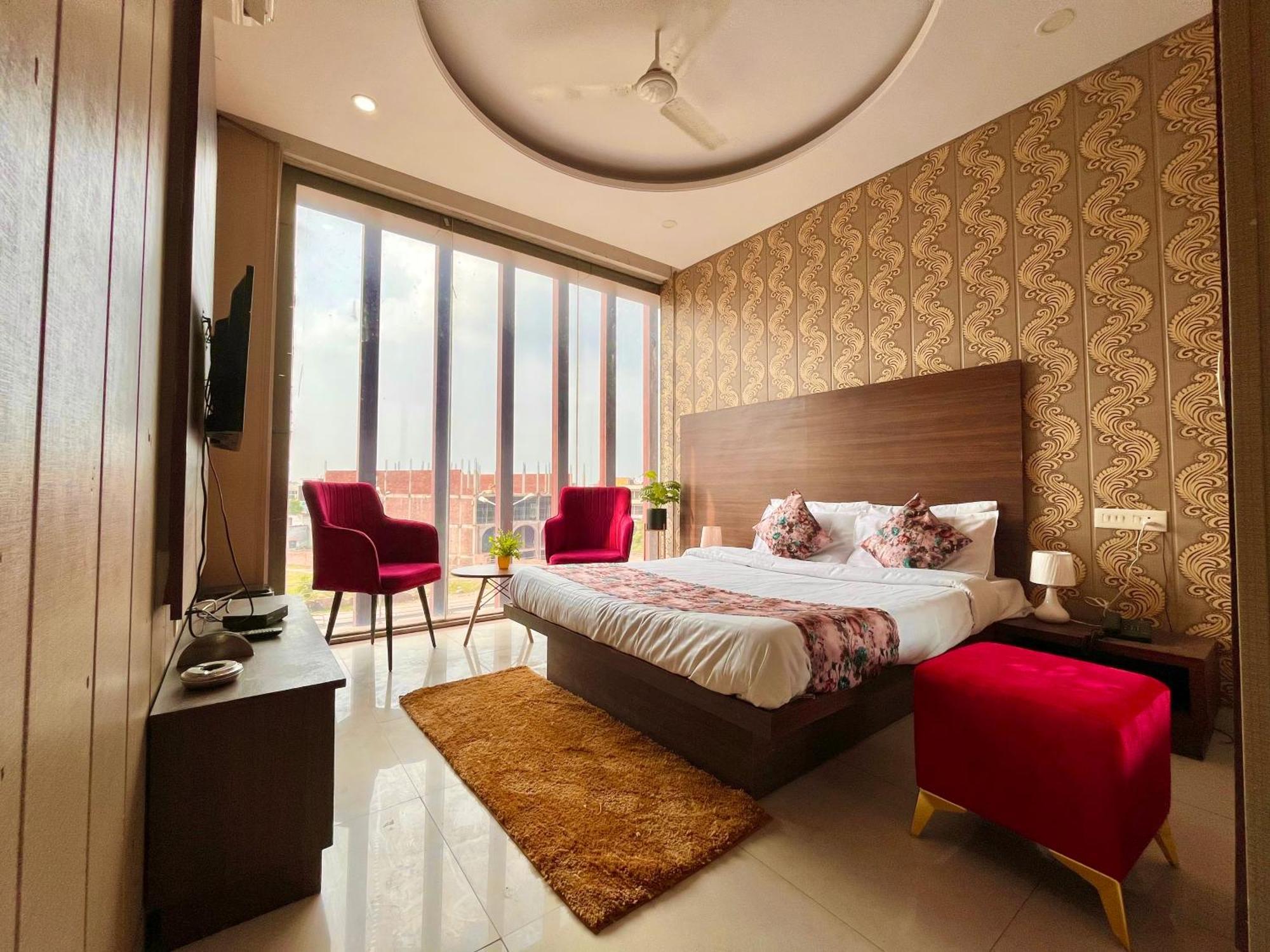 Hotel The Pearl Grand - Top Rated ! Most Awarded ! Parking ! Lift ! Luxury Rooms ! Best Selling Zirakpur Ngoại thất bức ảnh