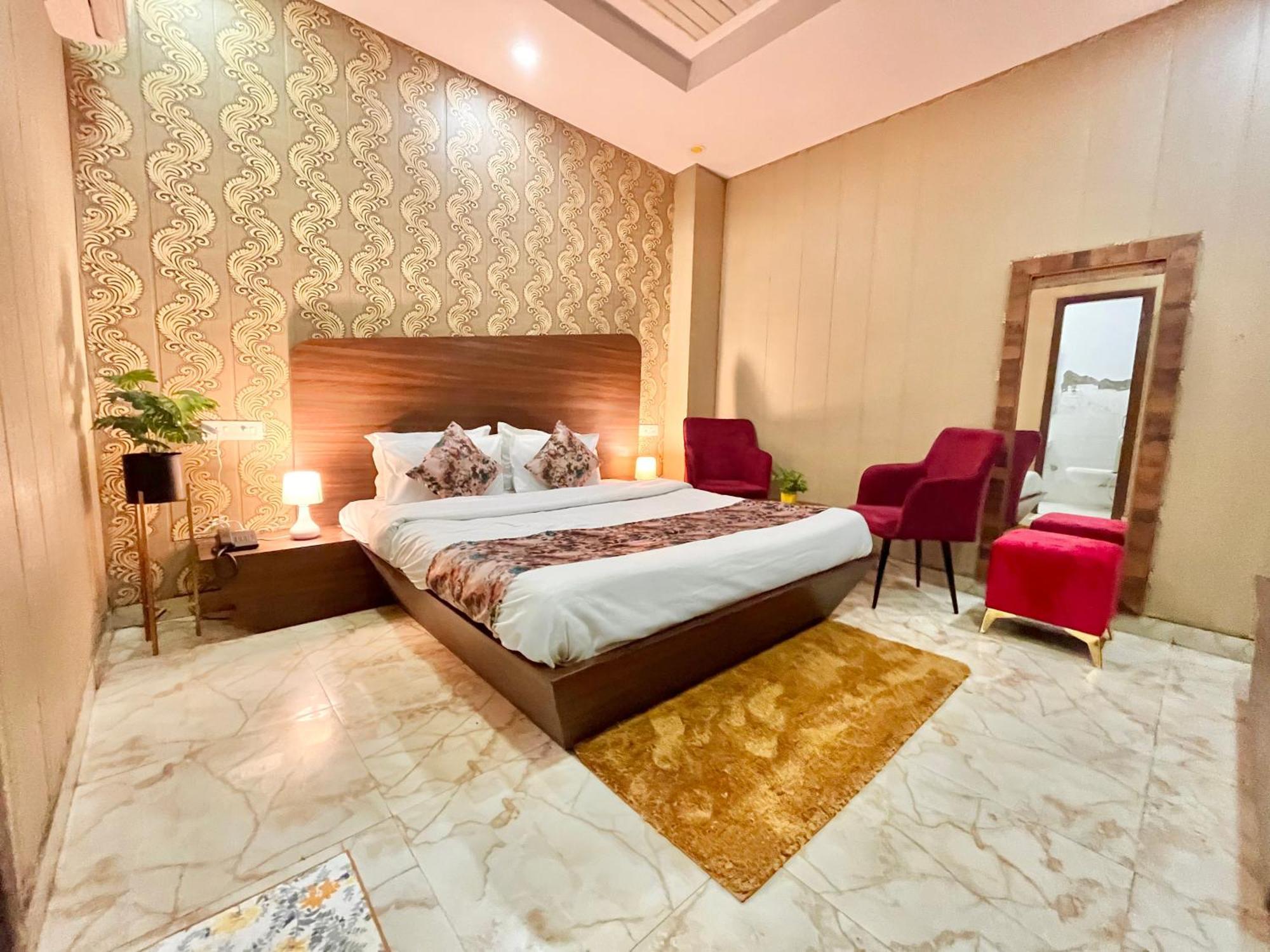 Hotel The Pearl Grand - Top Rated ! Most Awarded ! Parking ! Lift ! Luxury Rooms ! Best Selling Zirakpur Ngoại thất bức ảnh