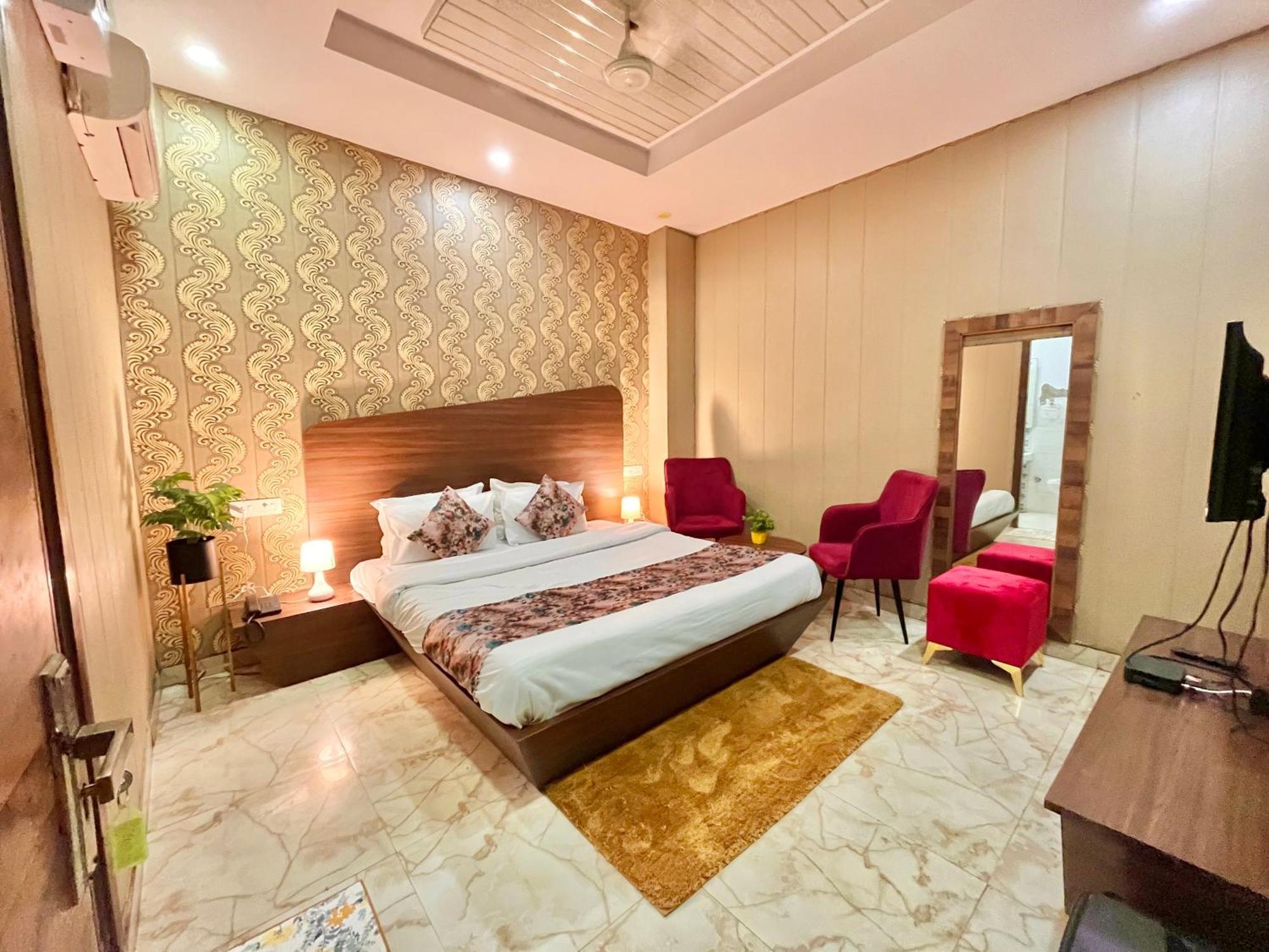 Hotel The Pearl Grand - Top Rated ! Most Awarded ! Parking ! Lift ! Luxury Rooms ! Best Selling Zirakpur Ngoại thất bức ảnh