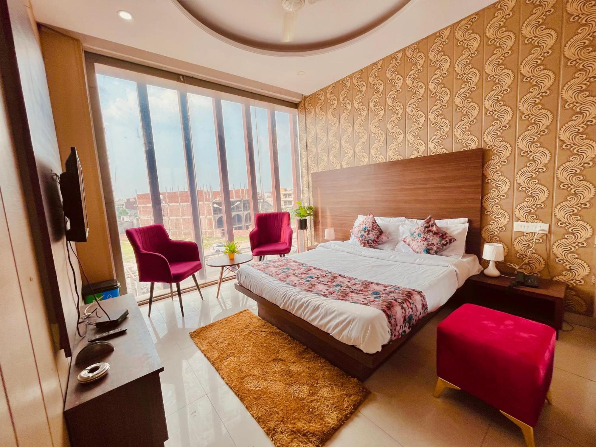 Hotel The Pearl Grand - Top Rated ! Most Awarded ! Parking ! Lift ! Luxury Rooms ! Best Selling Zirakpur Ngoại thất bức ảnh