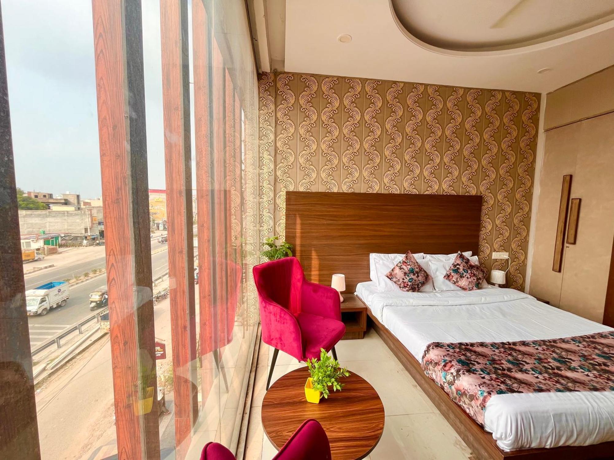 Hotel The Pearl Grand - Top Rated ! Most Awarded ! Parking ! Lift ! Luxury Rooms ! Best Selling Zirakpur Ngoại thất bức ảnh