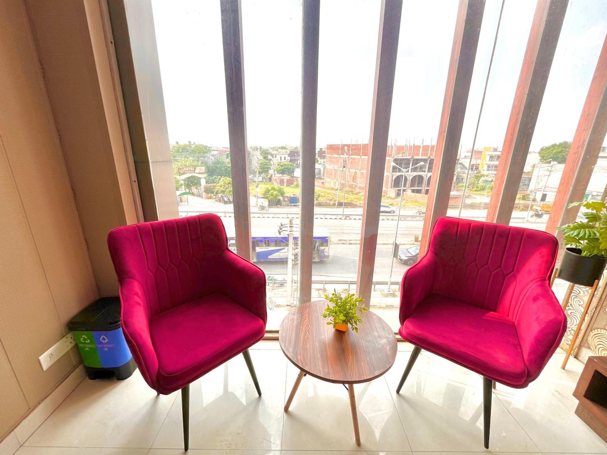 Hotel The Pearl Grand - Top Rated ! Most Awarded ! Parking ! Lift ! Luxury Rooms ! Best Selling Zirakpur Ngoại thất bức ảnh