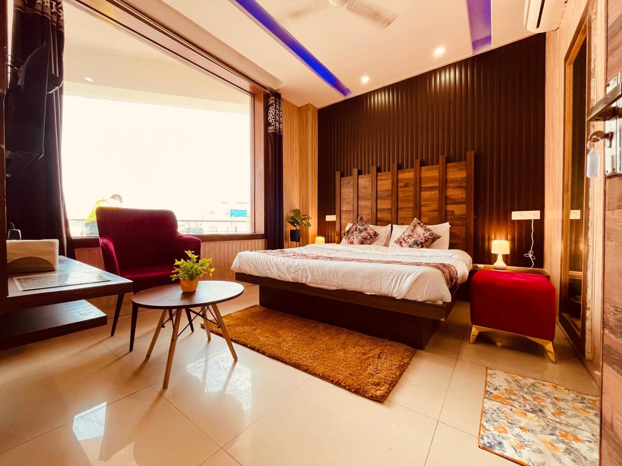 Hotel The Pearl Grand - Top Rated ! Most Awarded ! Parking ! Lift ! Luxury Rooms ! Best Selling Zirakpur Ngoại thất bức ảnh