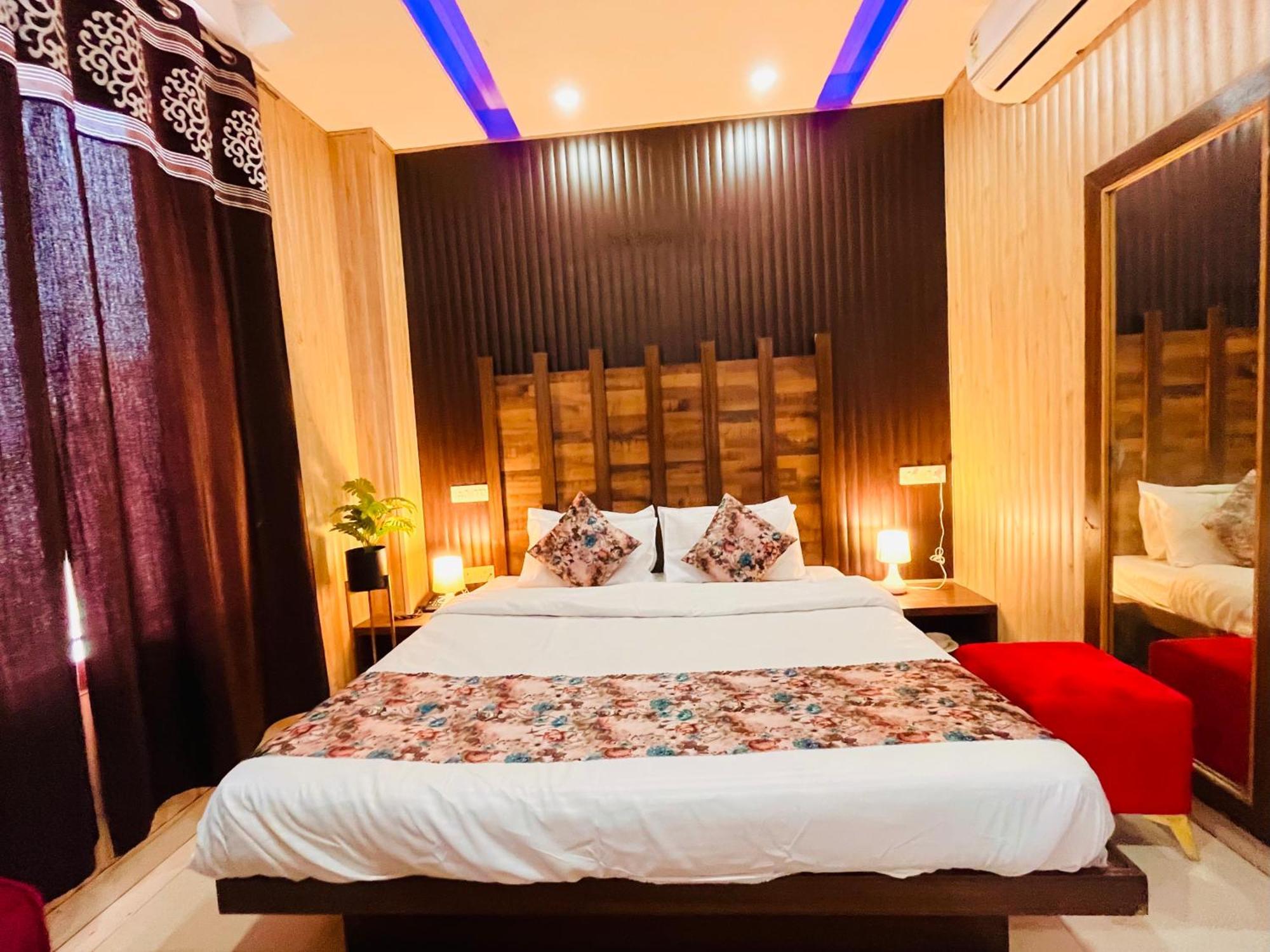 Hotel The Pearl Grand - Top Rated ! Most Awarded ! Parking ! Lift ! Luxury Rooms ! Best Selling Zirakpur Ngoại thất bức ảnh